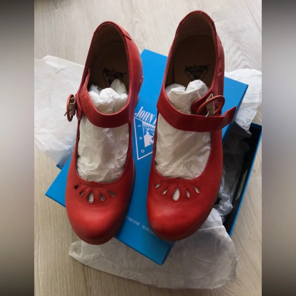 Fluevog- Mission, Maryjane shoe, size 8 - Picture 2 of 9